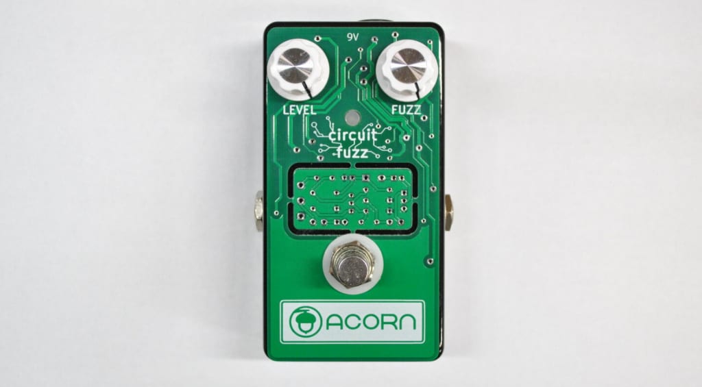 Acorn Circuit Fuzz con Boost PCB integrada