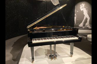 Freddie Mercury Piano Yamaha G2