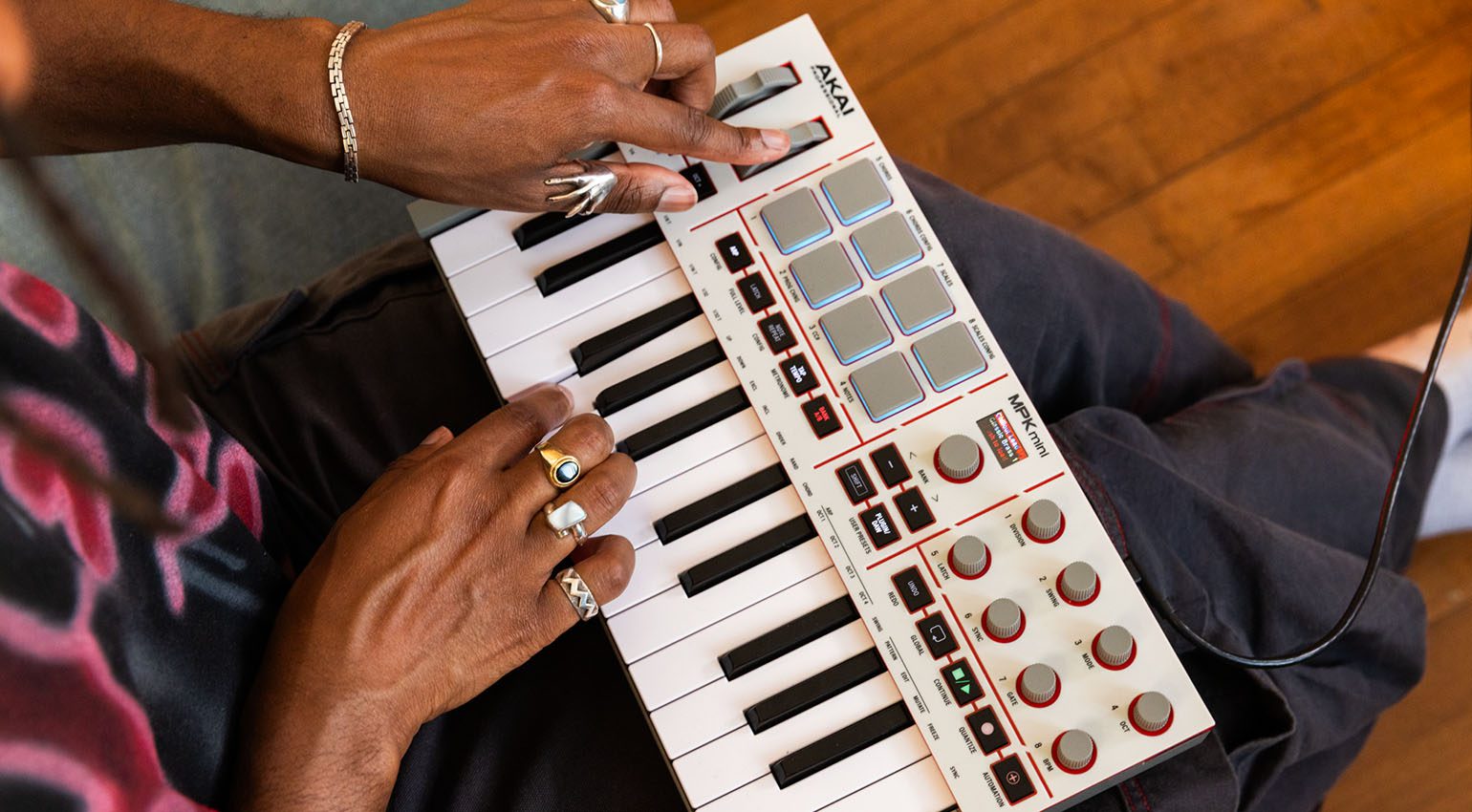 Akai Professional MPK Mini IV: el rediseño más importante en la